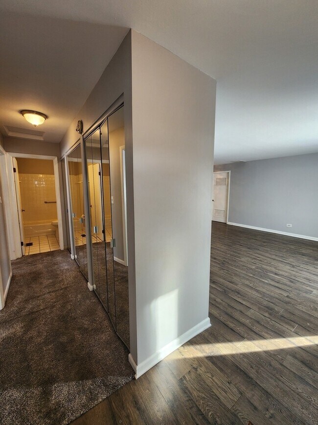 Building Photo - 123 Brewster Ct