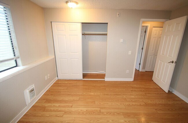 Building Photo - Price 4-Plex - Bothell