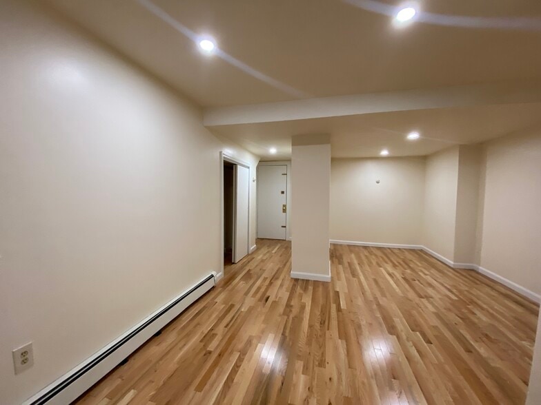 Building Photo - 210 Hemenway St