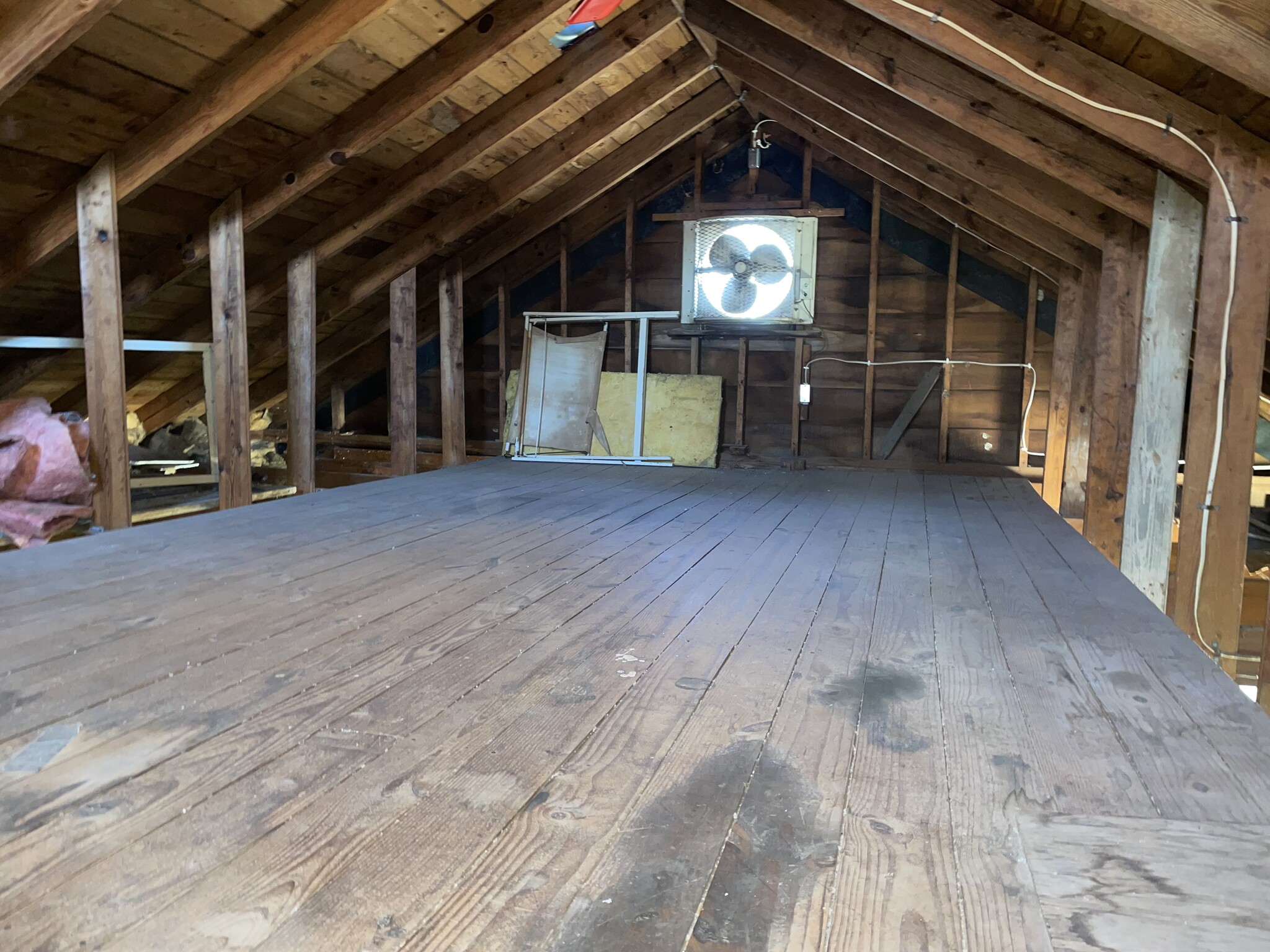 Garage attic - 4401 Haffner Dr