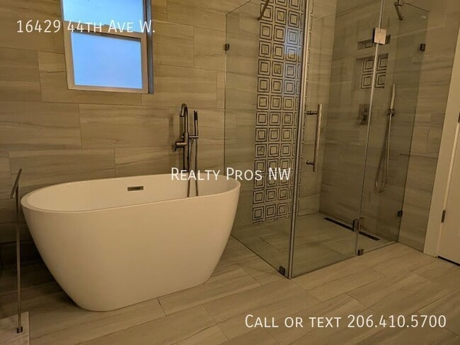 Building Photo - 16429 44th Ave W