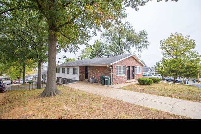 Building Photo - Pet Friendly Renovated Two Bedroom