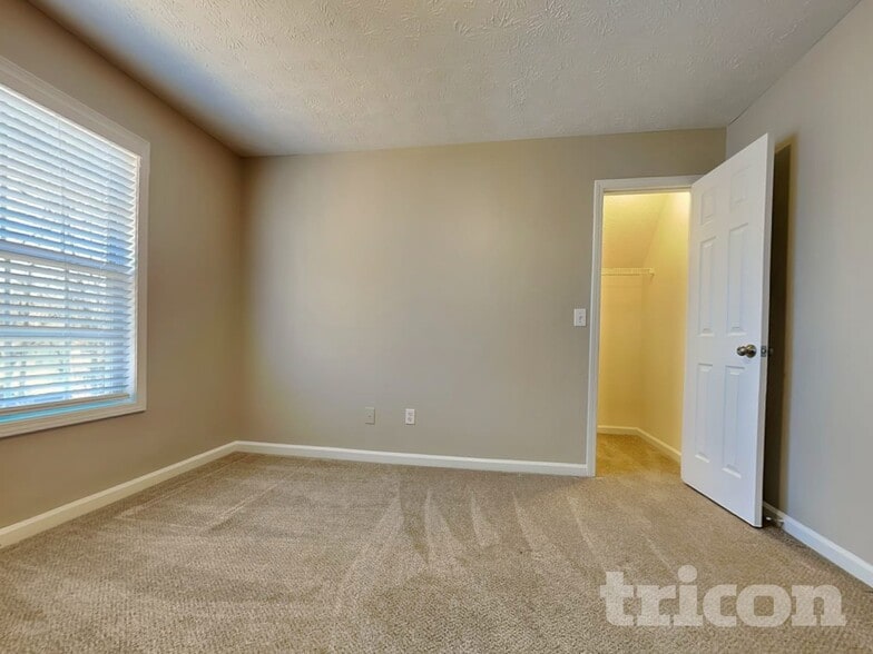 Building Photo - 265 Wisteria Way