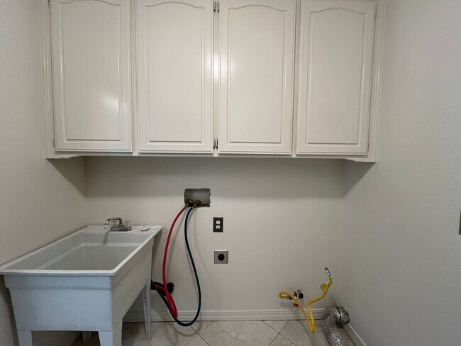 Building Photo - 946 St Ann Dr