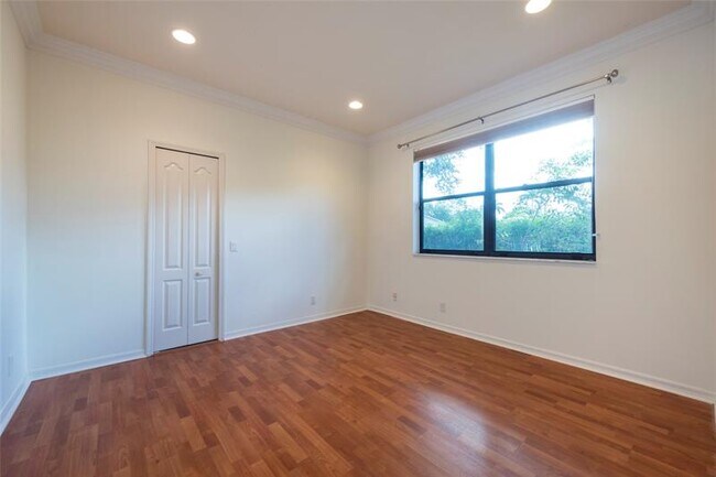 Building Photo - 361 Fairmont Way