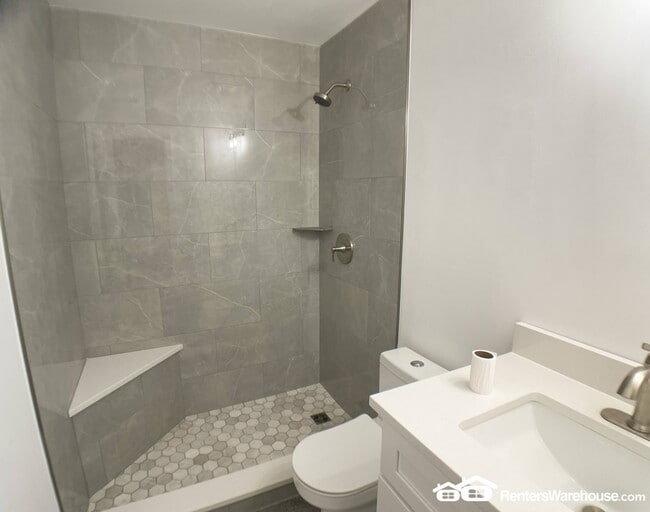 Building Photo - 13 Tivoli Lake Ct