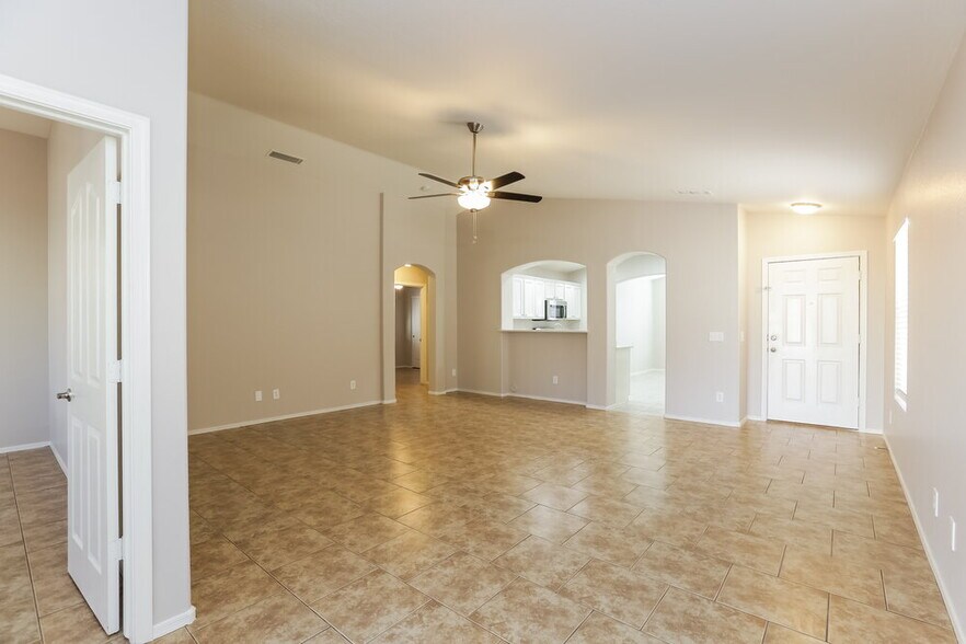 Building Photo - 8556 W Sonora St
