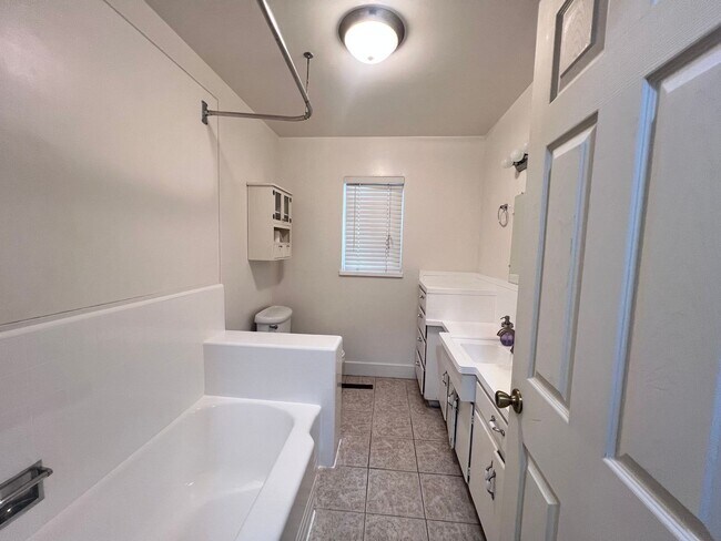 Building Photo - EBS T 37565