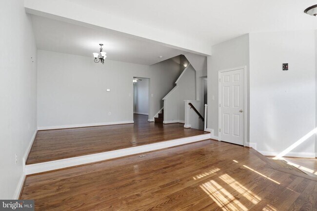 Building Photo - 915 Buttonwood Terrace NE