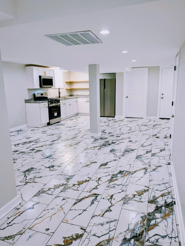 Building Photo - 41 W 14th Pl