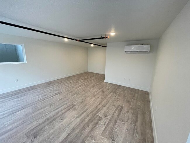 Interior Photo - CLOSE - 2780 East 3300 South - 33 Views