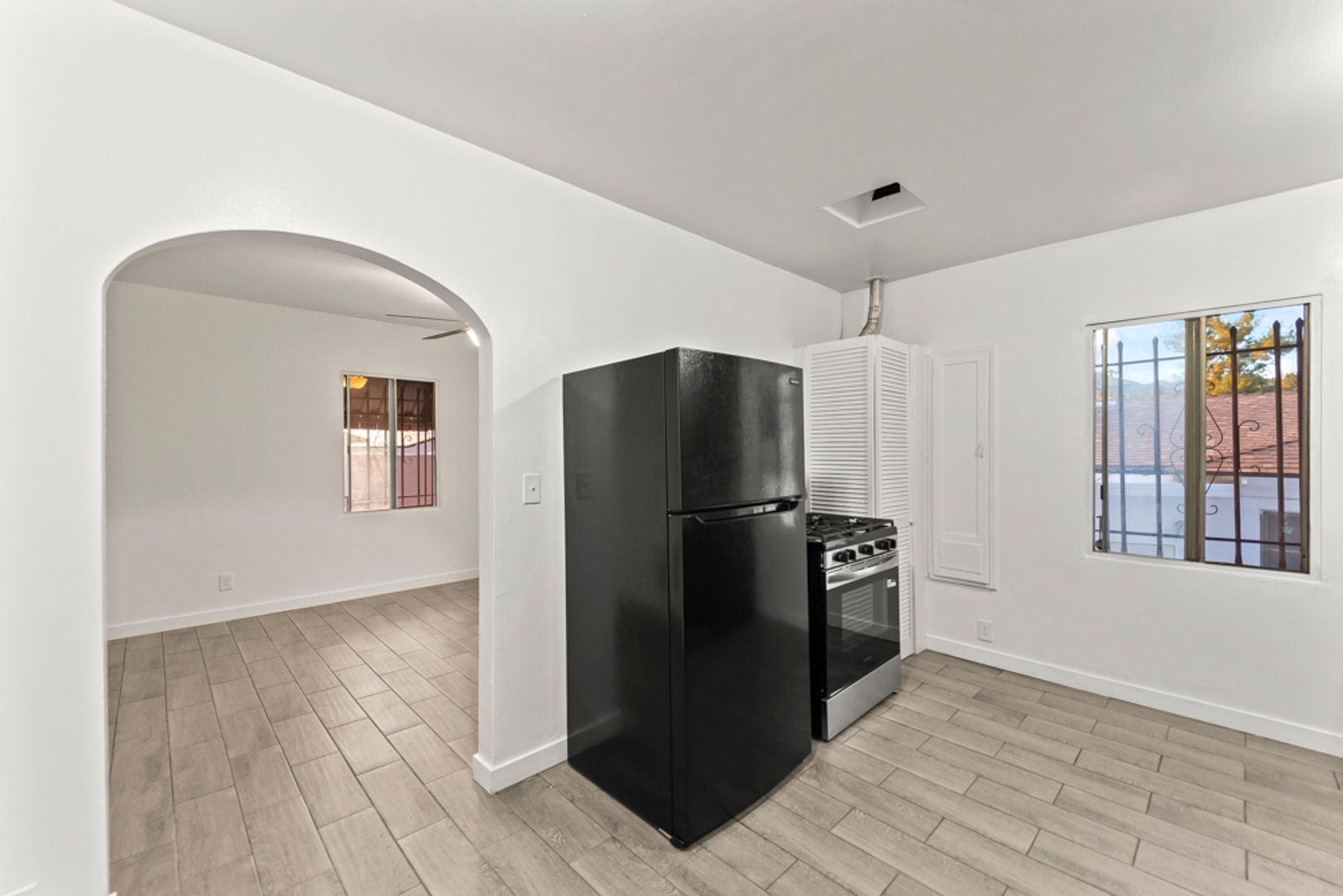 Building Photo - 10639 Fitzroy Ave