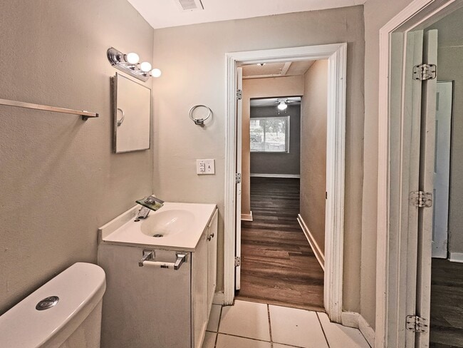 Building Photo - No Steps - 2/1 Duplex Near Hank Aaron Dr -...