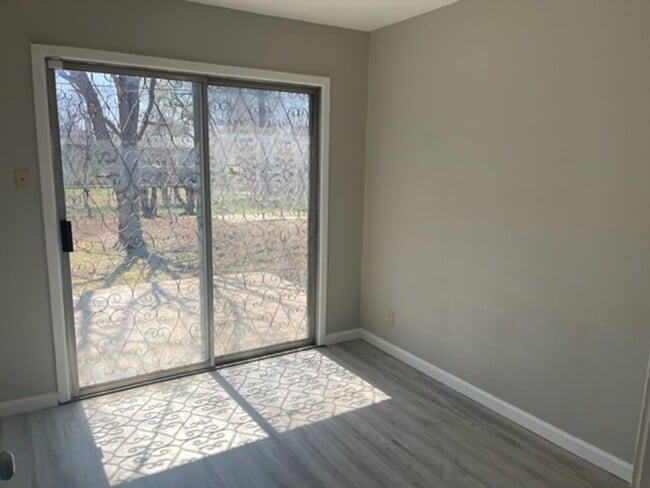 Building Photo - 206 Marmok Ave