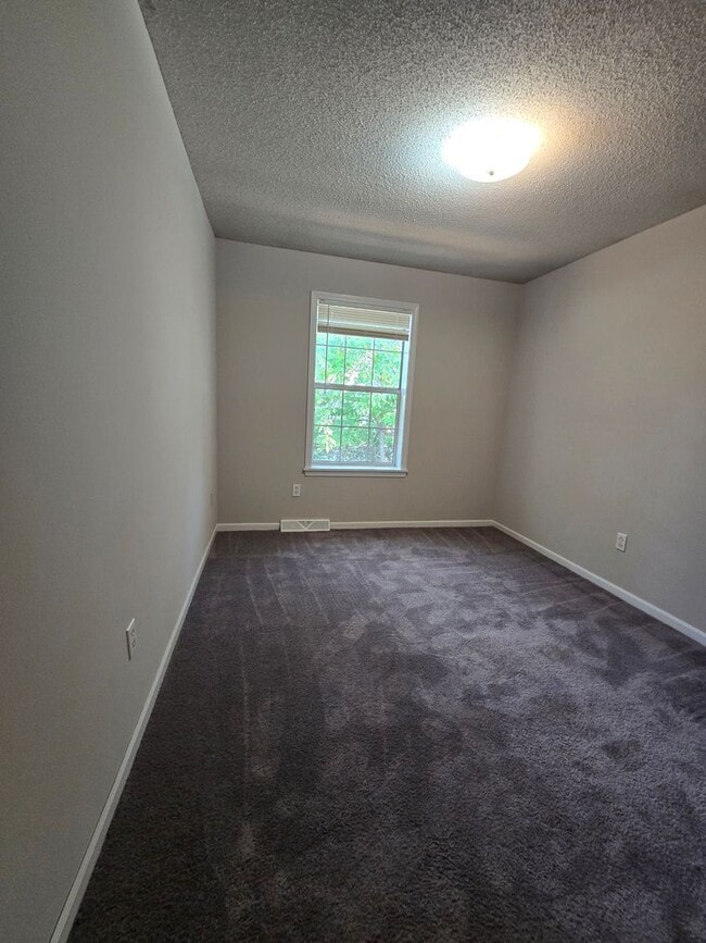 Building Photo - 2200-2202 Parks Edge