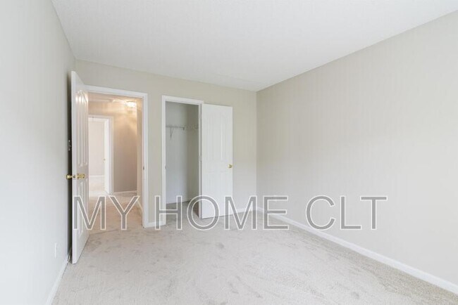 Building Photo - 12025 Brownestone View Dr