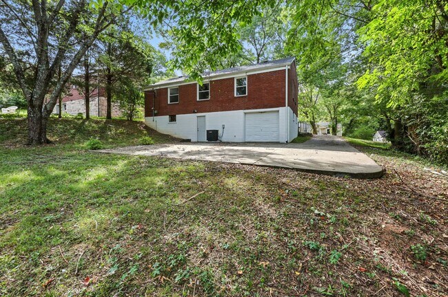 Building Photo - 3 Bedroom Pet Friendly Home For Rent Near Downtown Clarksville