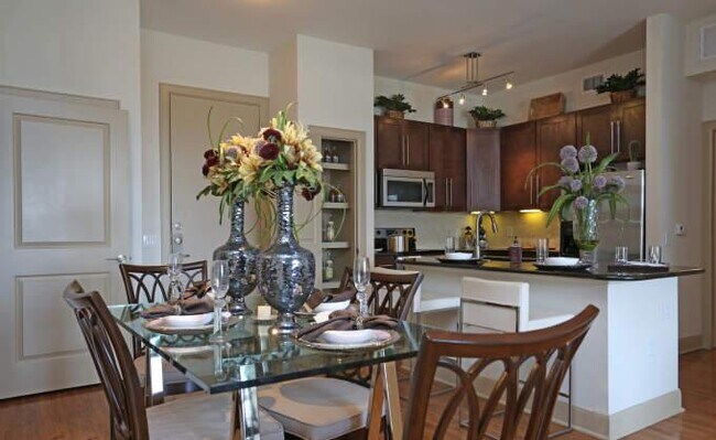 Building Photo - 2 bedroom in Houston TX 77054
