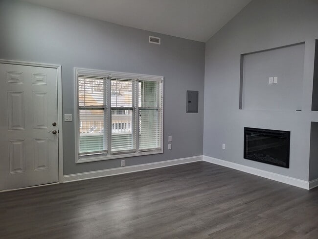 Building Photo - One bedroom condo uptown