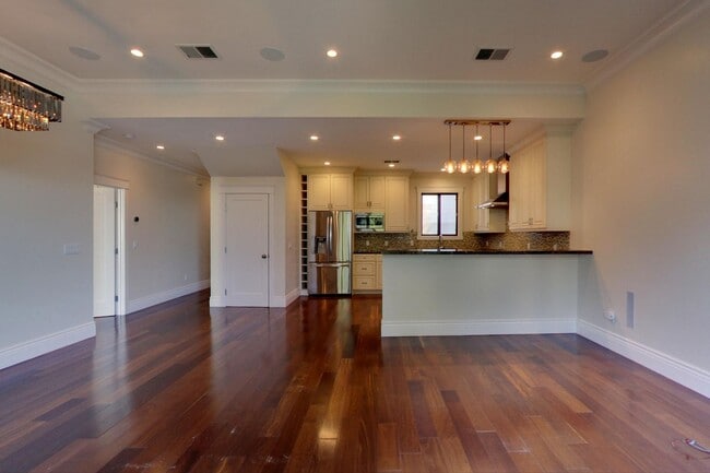 Building Photo - 2045 Hyde St