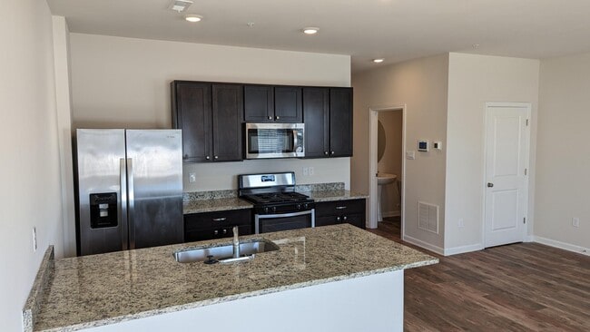 Building Photo - 560 Locust Run Dr