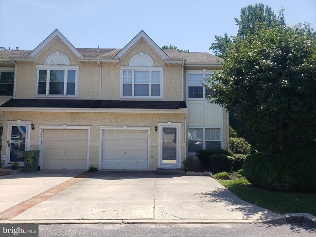 Building Photo - 35 Versailles Blvd
