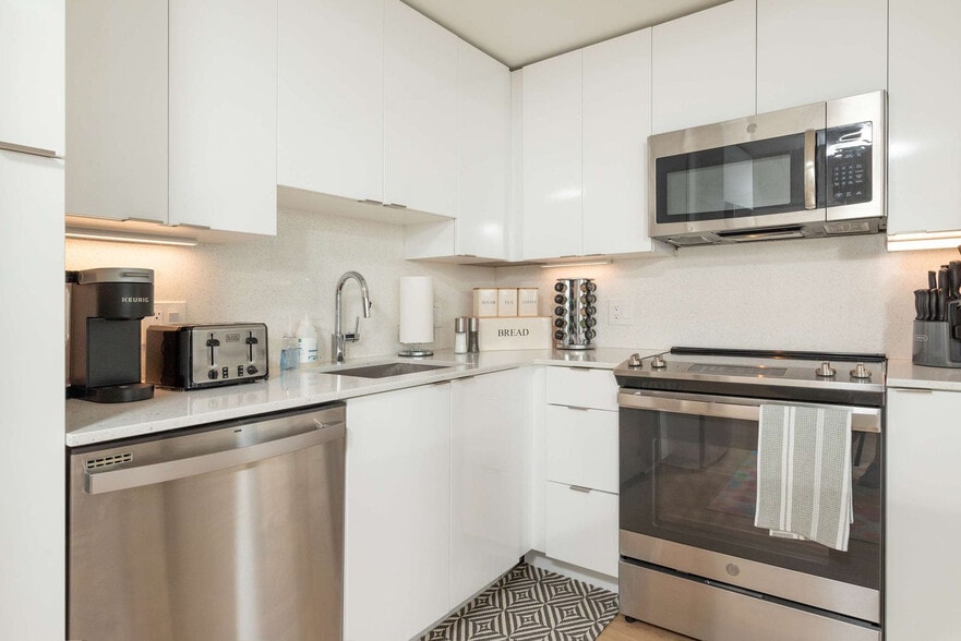 Building Photo - 677-679-679 Washington St