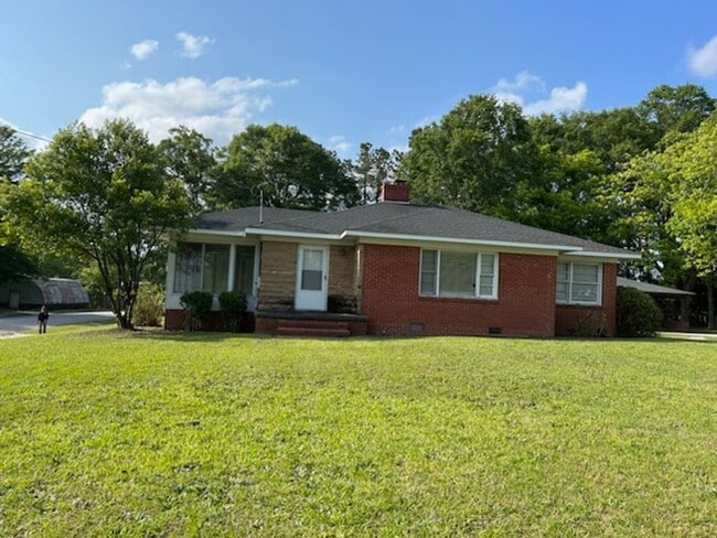 Building Photo - 3 Bedroom, 1 Bath Home