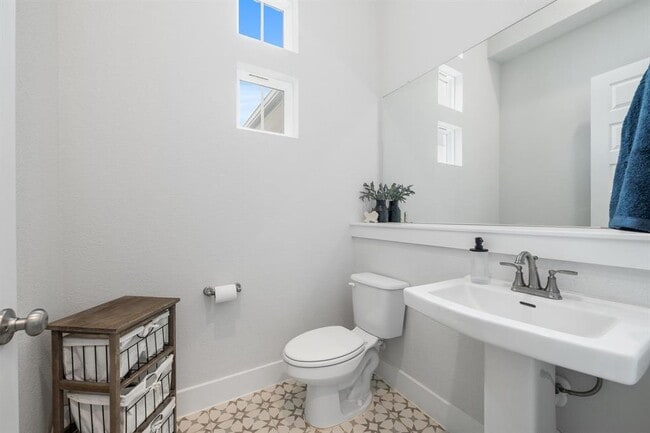Building Photo - 933 Donna Roland Ct