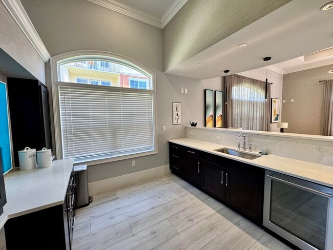 Building Photo - 9857 Baywinds Blvd