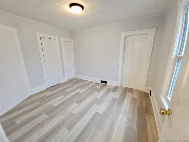 Building Photo - 303 Newtown Ave