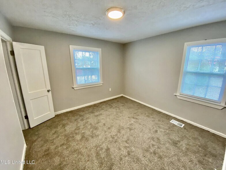 Building Photo - 308 Josanna St