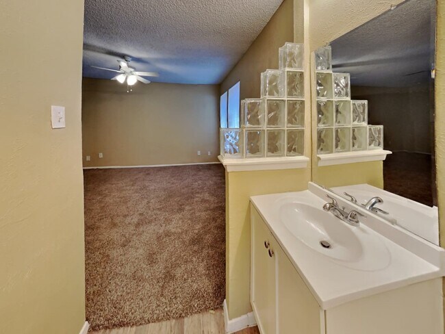 Building Photo - 5402 Sweetwind Ln