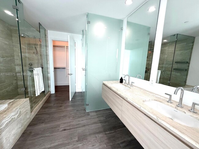 Building Photo - 2900 NE 7th Ave