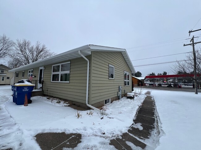 Building Photo - Click the “Apply Now” button or email wapmrentals@gmail.com for a prompt response.