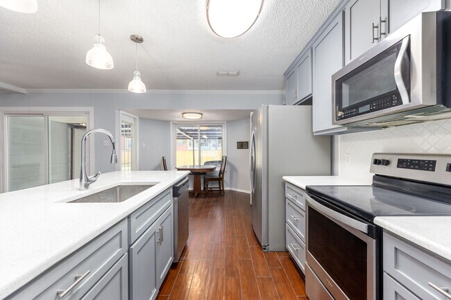 Building Photo - 10615 Lands Run St