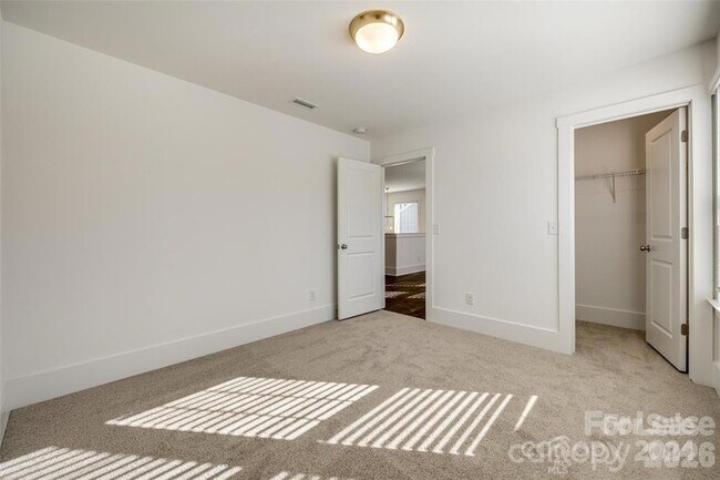 Building Photo - 1237 Eastway Dr