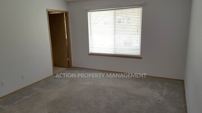 Building Photo - 2+ bed, 2 bath home in Sun Meadows, Sequim