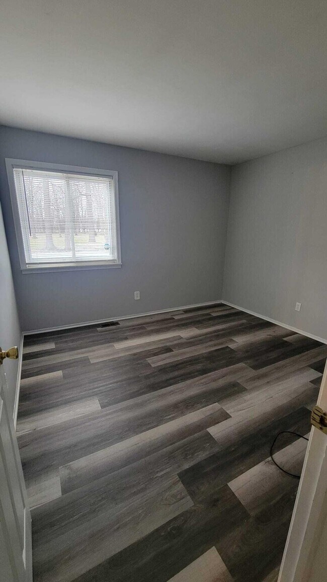 Building Photo - 655 Robinwood Dr