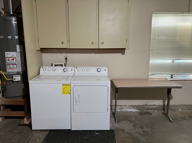 Building Photo - Single story condo located in Cedarbrook's Gated Community!