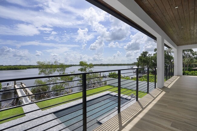 Building Photo - 5/3 Luxury Custom Home plus Boat dock, Pool and Stunning Views!!