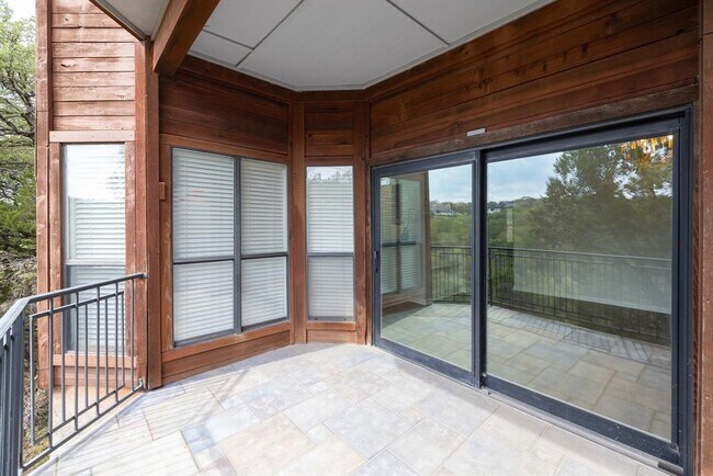 Building Photo - 4711 Spicewood Springs Rd