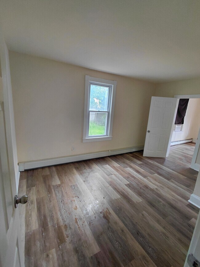Building Photo - 665 Sayre Ave