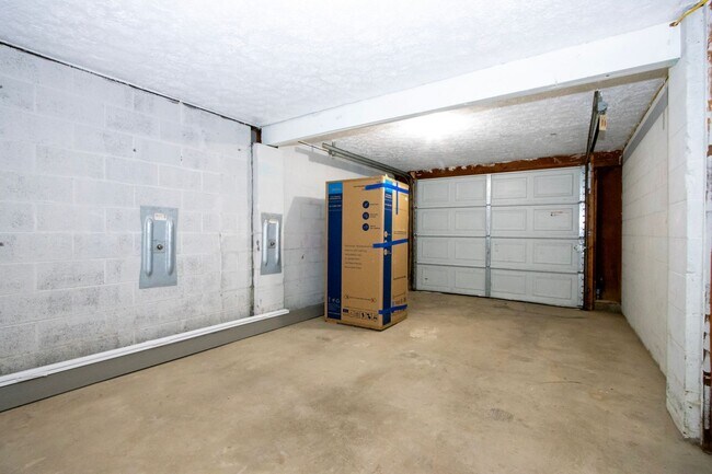 Building Photo - Two bedroom apartment