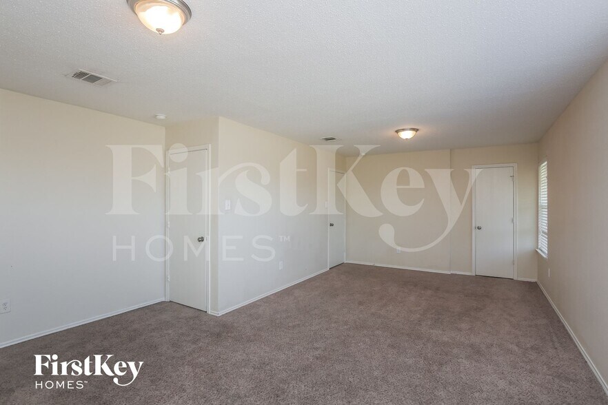 Building Photo - 2900 Ocean Dr