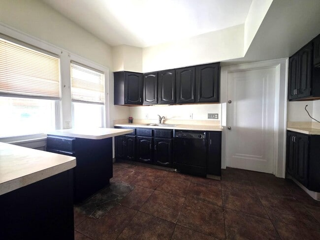 Building Photo - 4878 E 93rd St