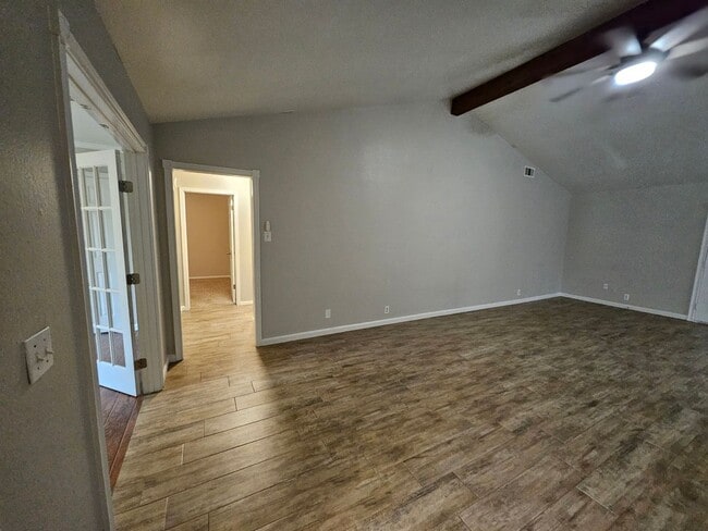 Building Photo - Beautiful 3 bed 2 bath house, Ready for Re...