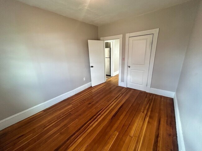 Building Photo - 35 Newcomb Pl