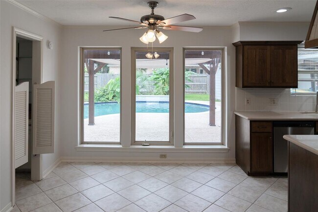 Building Photo - 16611 Brenton Oaks Dr