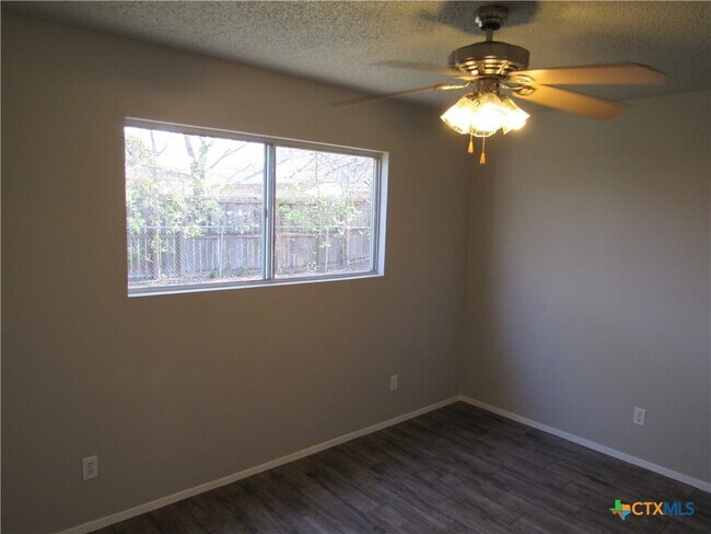 Building Photo - 3703 Holbert Dr